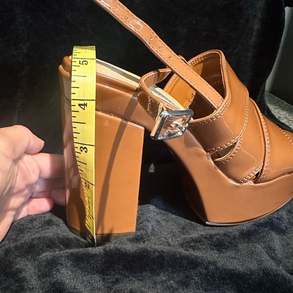 Chesnut Patent Platform Sandals Size 6 JustFab - Picture 6 of 6